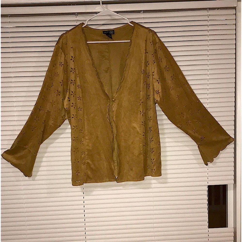 Vintage Venezia Jeans Lightweight Cardigan. One eyelet button closure on front.